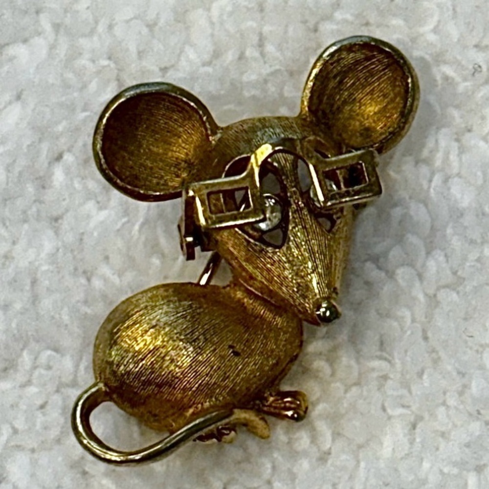 Vintage Avon Mouse Brooch with Articulated Glasses Gold Tone Whimsical - Picture 10 of 14
